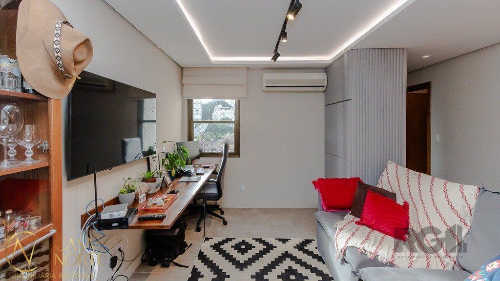 Apartamento à venda com 2 quartos, 76m², 1 suíte, 2 vagas, Rua Coronel Manoel Py no bairro São João em Porto Alegre