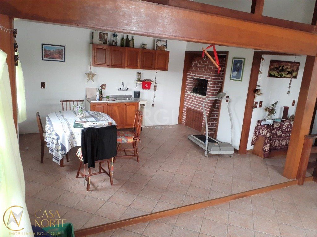 Casa à venda com 3 quartos, 165m², 1 suíte, 2 vagas, Rua Jerolomo Minuzo no bairro Vila Nova em Porto Alegre
