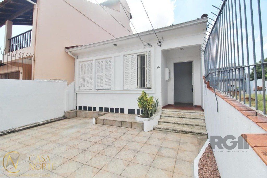Casa à venda com 3 quartos, 120m², 2 vagas, Rua Antônio Divan no bairro Teresópolis em Porto Alegre