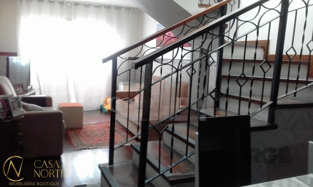 Casa à venda com 3 quartos, 144m², 2 suítes, 1 vaga, Rua Serro Azul no bairro Santa Maria Goretti em Porto Alegre
