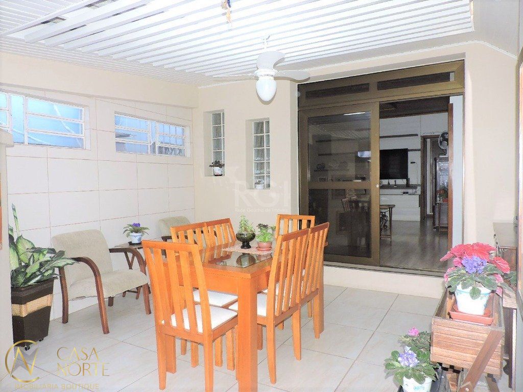 Apartamento à venda com 3 quartos, 111m², 1 suíte, 1 vaga, Rua Vitor Hugo no bairro Petrópolis em Porto Alegre
