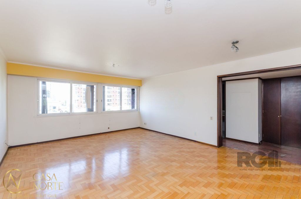 Apartamento à venda com 3 quartos, 152m², 2 suítes, 2 vagas, Avenida Carlos Gomes no bairro Auxiliadora em Porto Alegre