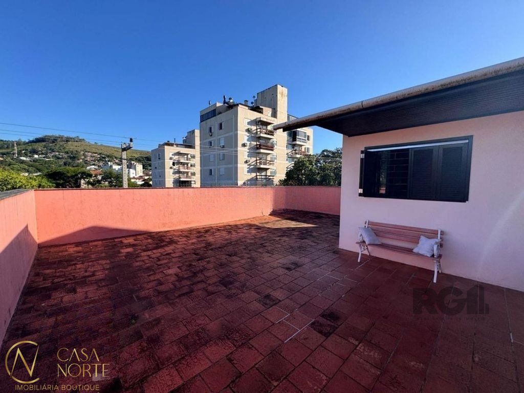 Casa à venda com 3 quartos, 180m², 1 suíte, 1 vaga, Rua Dário Totta no bairro Teresópolis em Porto Alegre
