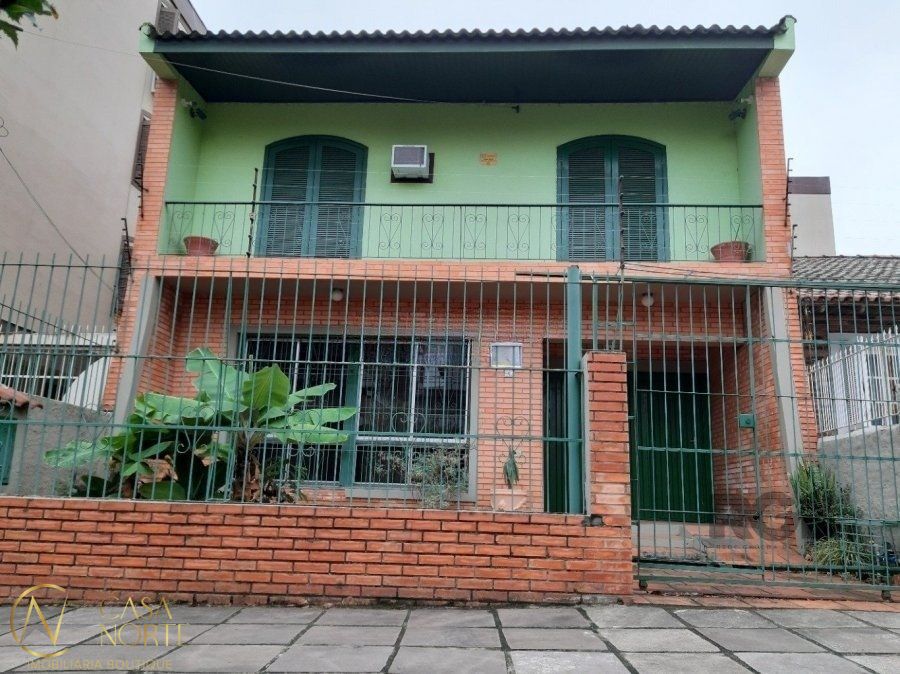 Casa à venda com 3 quartos, 130m², 1 suíte, 5 vagas, Rua Surupa no bairro Jardim  Botânico em Porto Alegre