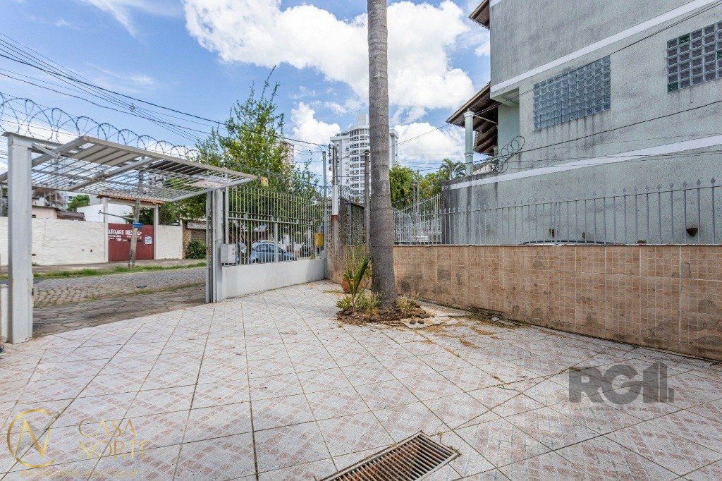 Casa à venda com 2 quartos, 96m², 2 vagas, Avenida Mariland no bairro São João em Porto Alegre