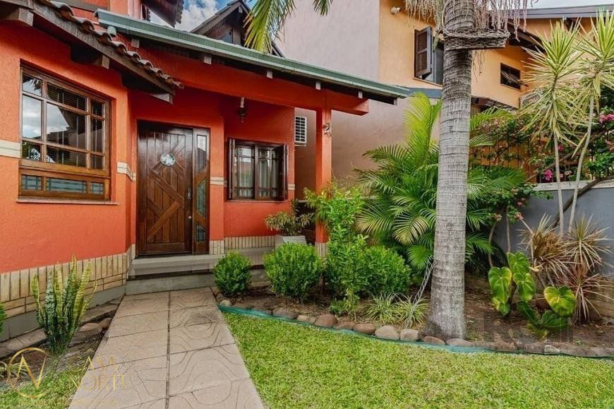 Casa à venda com 3 quartos, 209m², 1 suíte, 3 vagas, Rua Maria Elaine Wotter no bairro Parque Santa Fé em Porto Alegre