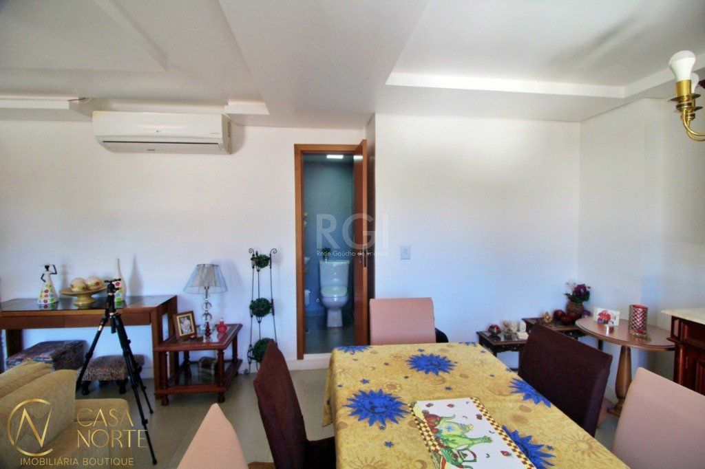 Apartamento à venda com 3 quartos, 103m², 1 suíte, 1 vaga, Rua Vinte e Quatro de Maio no bairro Centro Histórico em Porto Alegre