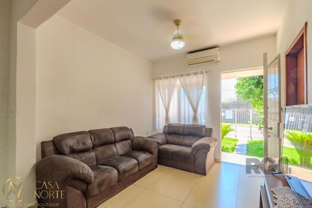 Casa à venda com 3 quartos, 72m², 1 suíte, 3 vagas, Rua dos Maias no bairro Rubem Berta em Porto Alegre