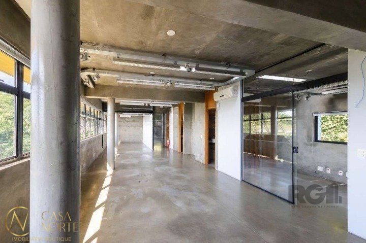 Prédio Comercial à venda , 630m², Avenida Taquary no bairro Cristal em Porto Alegre