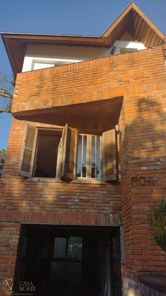 Casa à venda com 2 quartos, 181m², 2 suítes, 10 vagas, Rua Comendador José Julio de Mello no bairro Teresópolis em Porto Alegre