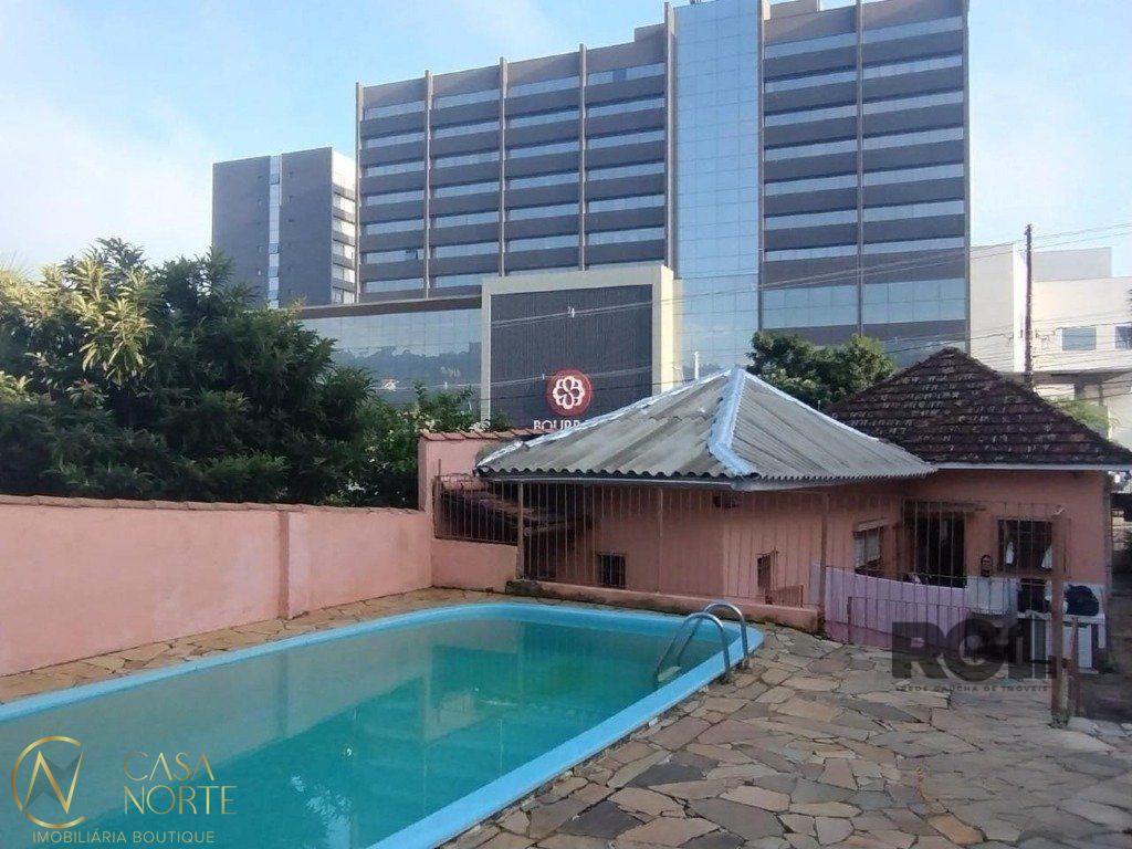 Casa à venda com 2 quartos, 638m², 1 suíte, 2 vagas, Rua Coronel Aparício Borges no bairro Glória em Porto Alegre