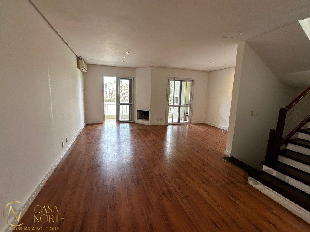 Casa de Condomínio à venda com 3 quartos, 245m², 1 suíte, 2 vagas, Avenida Coronel Marcos no bairro Pedra Redonda em Porto Alegre