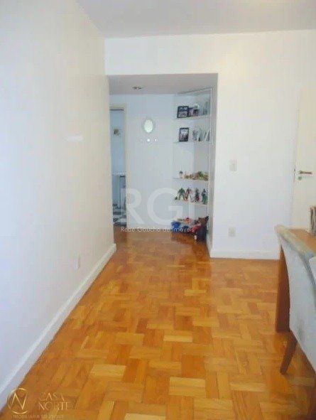 Apartamento à venda com 3 quartos, 104m², 1 suíte, 2 vagas, Avenida Plinio Brasil Milano no bairro Higienópolis em Porto Alegre