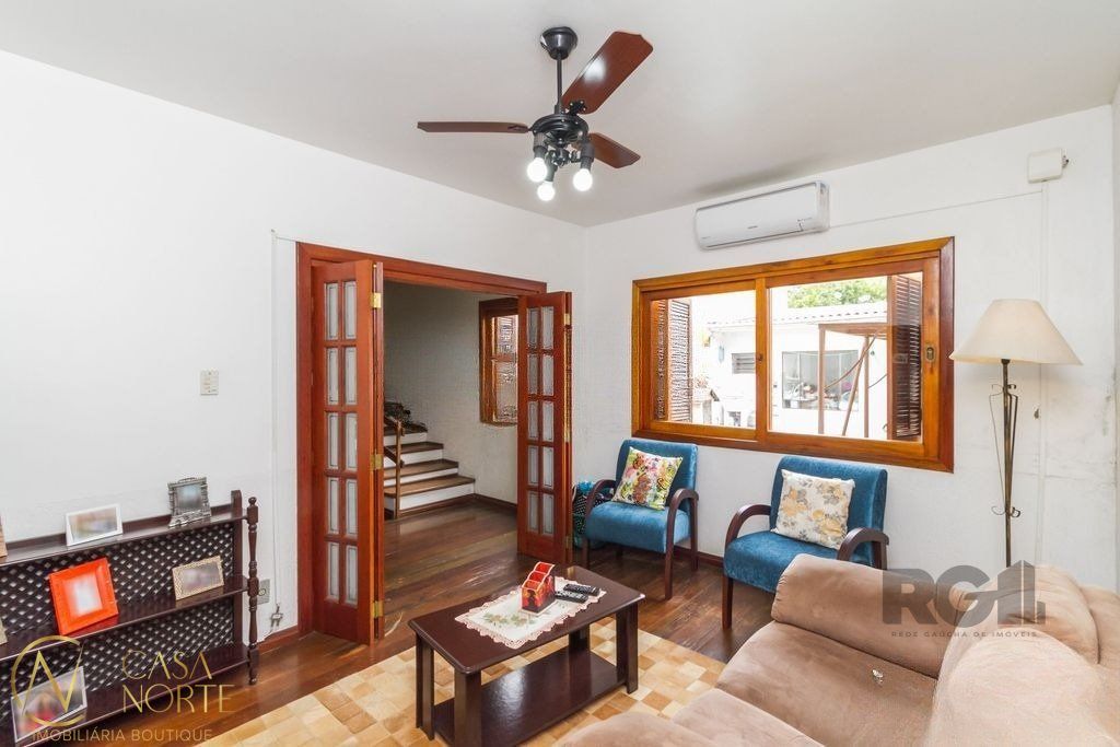 Casa à venda com 4 quartos, 207m², 1 suíte, 6 vagas, Rua Doutor Hermes Pacheco no bairro Aberta dos Morros em Porto Alegre