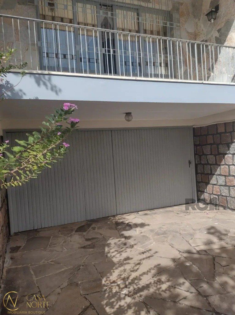Casa à venda com 3 quartos, 169m², 1 suíte, 2 vagas, Travessa Anunciada no bairro Vila Ipiranga em Porto Alegre