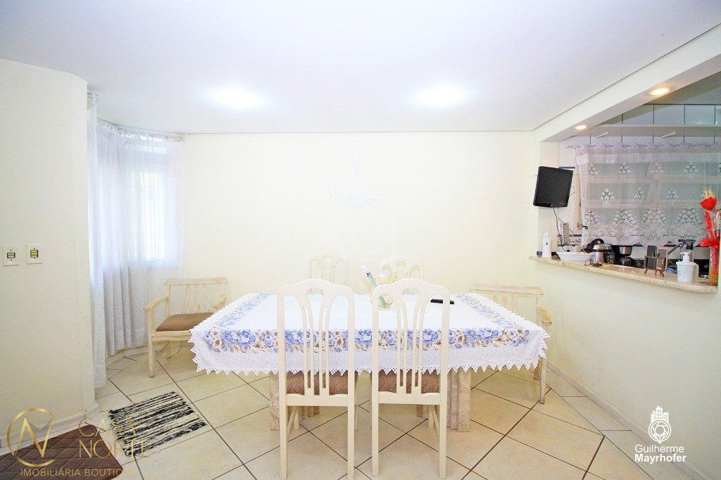 Casa à venda com 3 quartos, 130m², 1 suíte, 4 vagas, Rua Baden Powell no bairro Sarandi em Porto Alegre