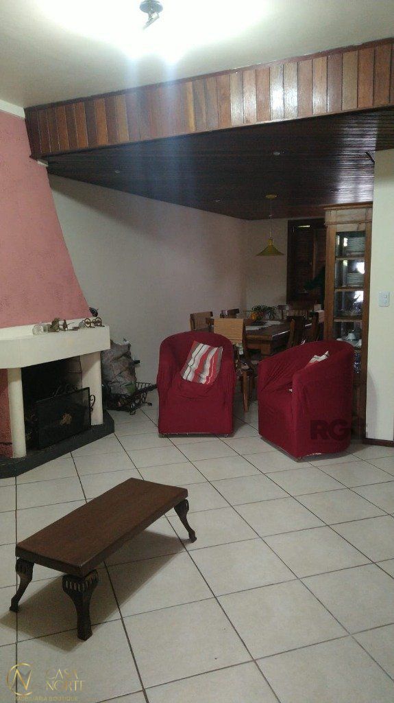Casa à venda com 4 quartos, 200m², 1 suíte, 3 vagas, Rua Coronel João Pinto no bairro Teresópolis em Porto Alegre