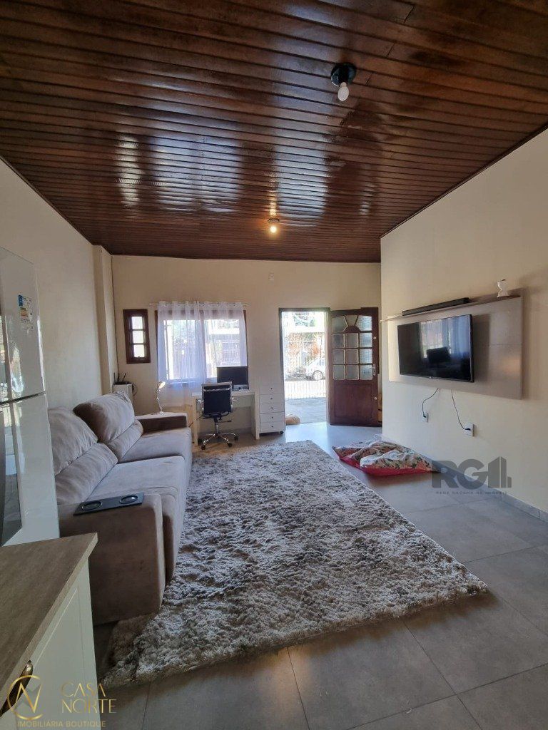 Casa à venda com 3 quartos, 225m², 2 vagas, Travessa Isidoro José Lopes no bairro Sarandi em Porto Alegre