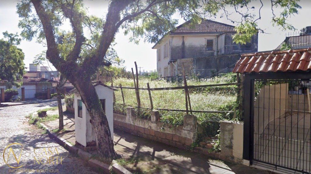 Terreno à venda  com 204m², Rua Cesar de Castro no bairro Teresópolis em Porto Alegre