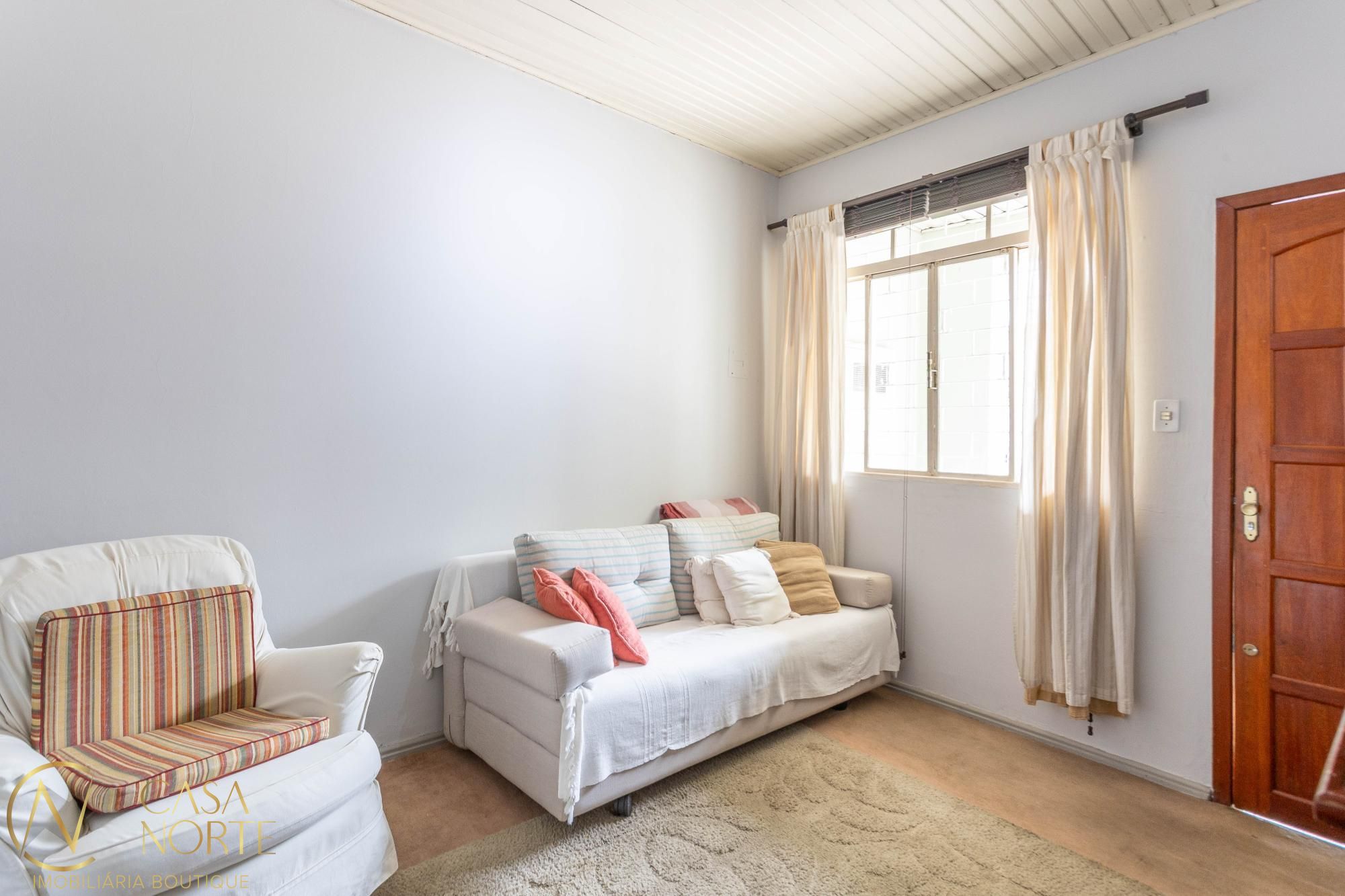 Casa à venda com 3 quartos, 75m², 2 vagas, Rua Álvaro Vieira Guimarães no bairro Sarandi em Porto Alegre