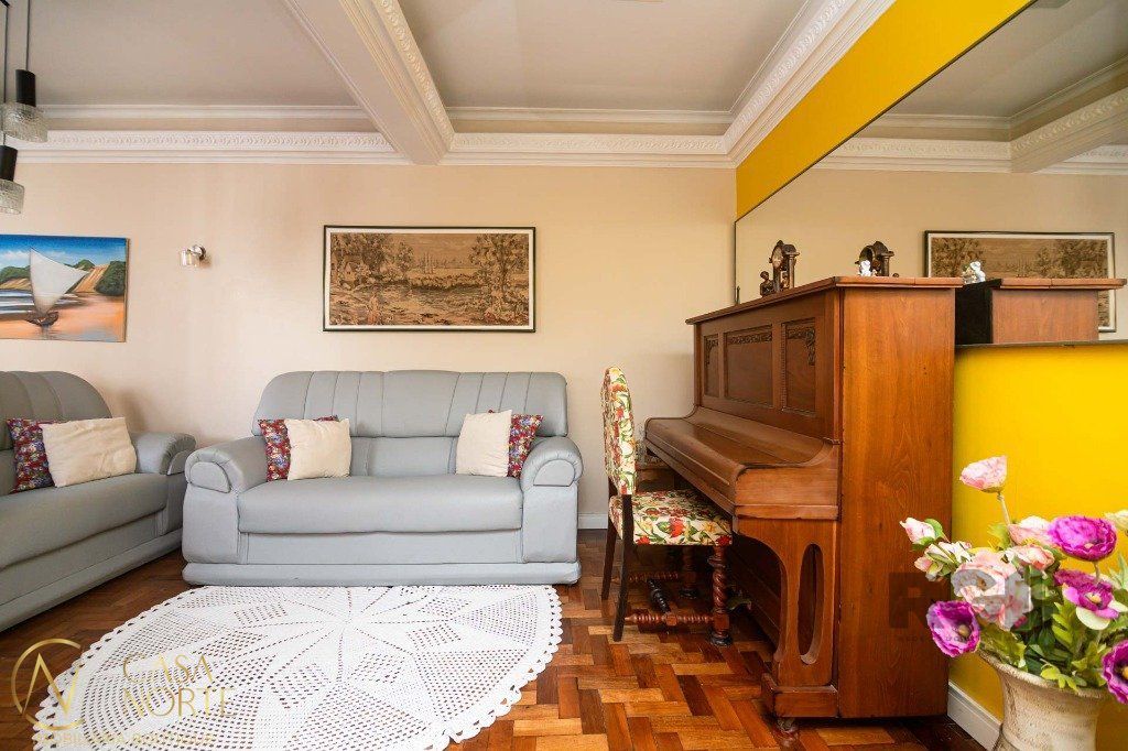 Apartamento à venda com 4 quartos, 152m², 1 suíte, Avenida Cristovao Colombo no bairro Floresta em Porto Alegre