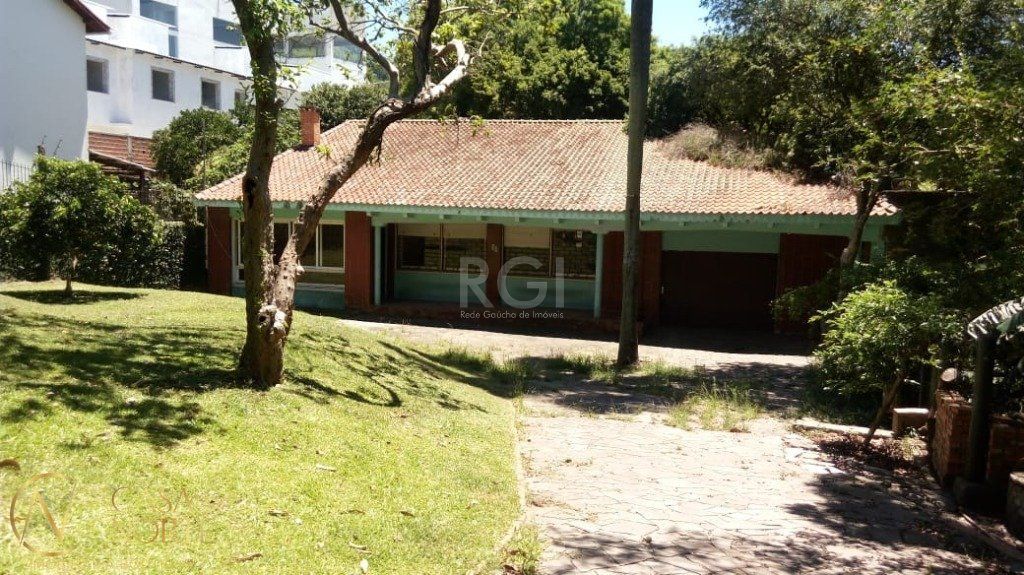 Casa à venda com 2 quartos, 244m², 4 vagas, Travessa Irmaos Calvet no bairro Teresópolis em Porto Alegre