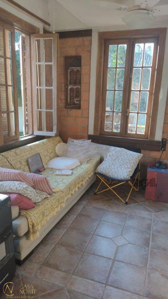 Casa à venda com 2 quartos, 181m², 2 suítes, 10 vagas, Rua Comendador José Julio de Mello no bairro Teresópolis em Porto Alegre