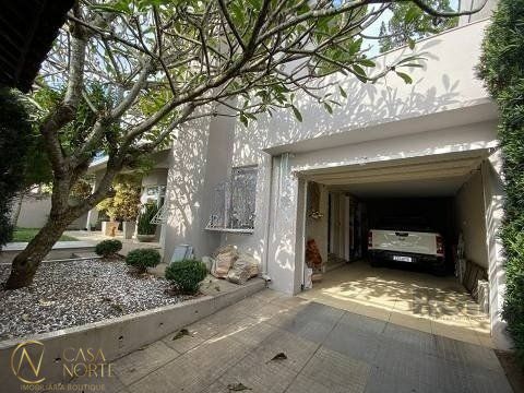 Casa à venda com 3 quartos, 197m², 1 suíte, 2 vagas, Rua Cesar de Castro no bairro Teresópolis em Porto Alegre