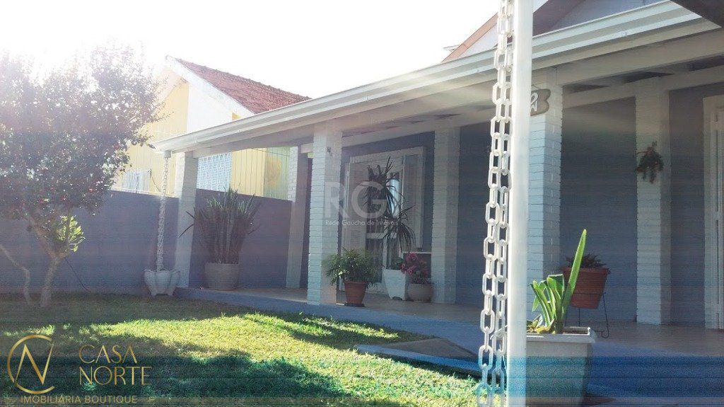 Casa à venda com 4 quartos, 289m², 1 suíte, 4 vagas, Rua Vinte e um de Agosto no bairro Cavalhada em Porto Alegre