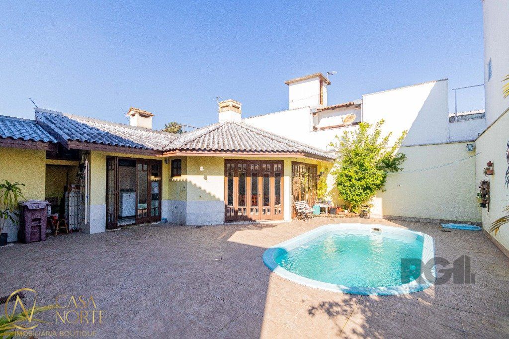 Casa à venda com 4 quartos, 304m², 2 suítes, 3 vagas, Travessa Porto Príncipe no bairro Jardim Lindóia em Porto Alegre