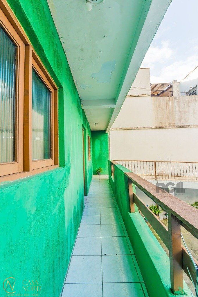 Casa à venda com 5 quartos, 242m², 6 vagas, Rua Limoeiro no bairro Cristo Redentor em Porto Alegre