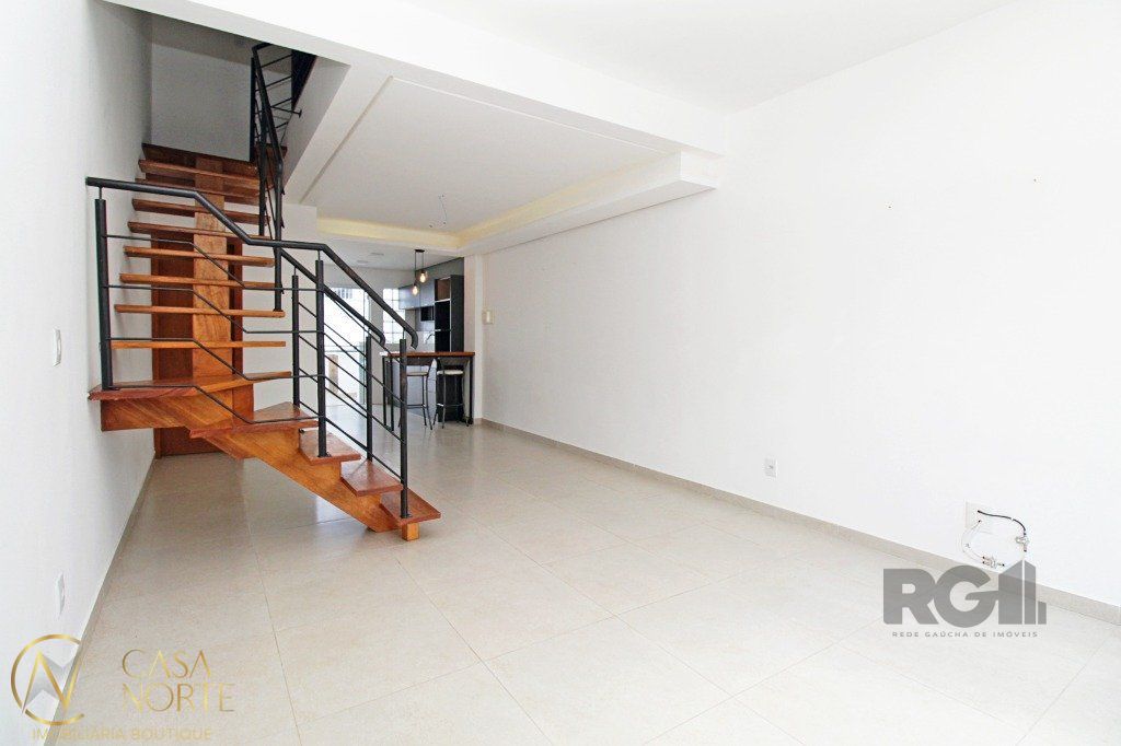Casa à venda com 2 quartos, 95m², 2 suítes, 2 vagas, Rua Ilari Arlindo Basei no bairro Guarujá em Porto Alegre