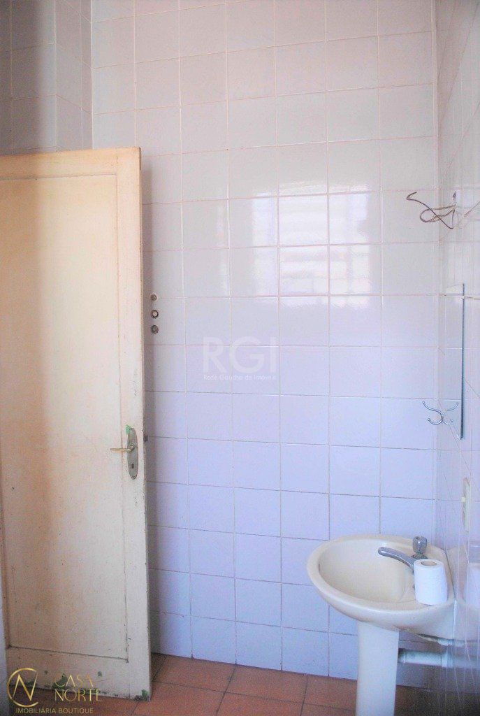 Casa Comercial à venda , 180m², Rua Gaspar Martins no bairro Floresta em Porto Alegre