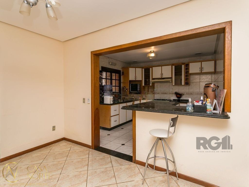 Casa à venda com 3 quartos, 150m², 1 suíte, 2 vagas, Rua Tomé Antônio de Souza no bairro Campo Novo em Porto Alegre