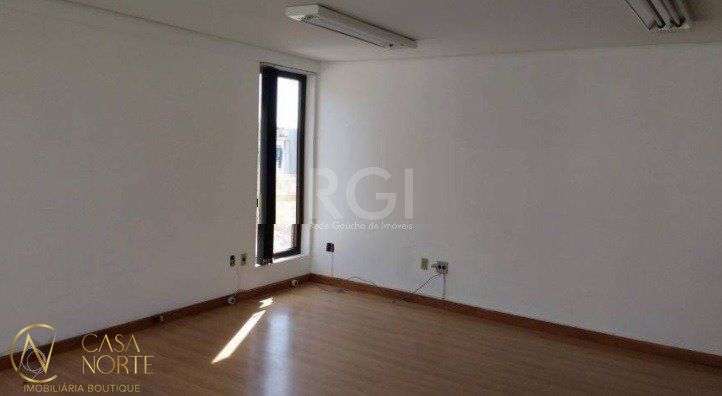 Sala Comercial à venda , 36m², Avenida Cristovao Colombo no bairro Floresta em Porto Alegre