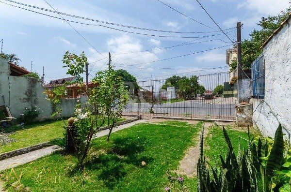 Casa à venda com 4 quartos, 113m², 1 vaga, Avenida Souza Melo no bairro Sarandi em Porto Alegre