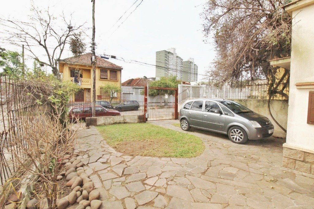 Casa à venda com 4 quartos, 250m², 3 vagas, Rua Nossa Senhora das Gracas no bairro Glória em Porto Alegre