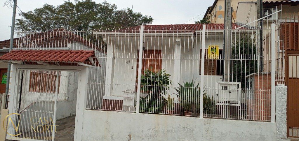 Casa à venda com 2 quartos, 95m², 3 vagas, Rua Bispo William Thomas no bairro Teresópolis em Porto Alegre