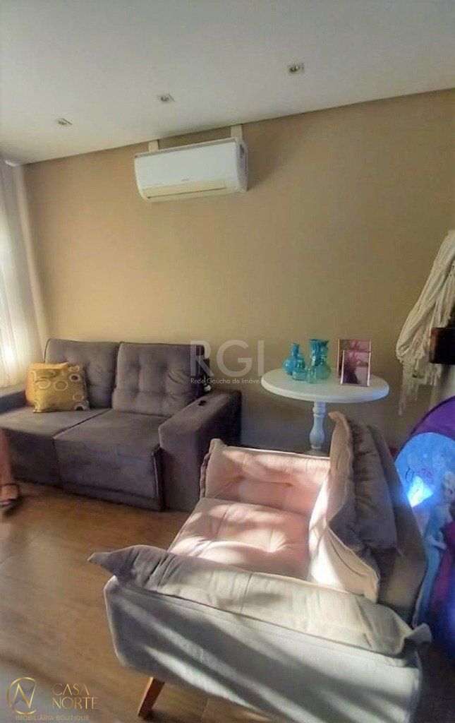 Casa à venda com 3 quartos, 165m², 3 suítes, 1 vaga, Rua Guatambu no bairro Hípica em Porto Alegre