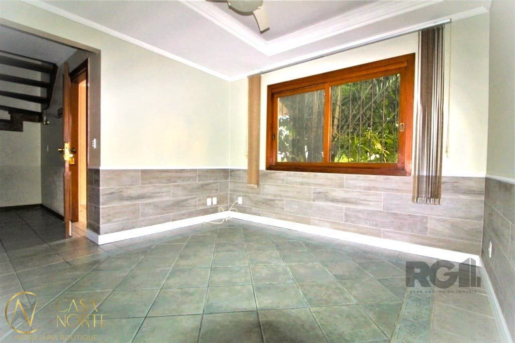 Casa de Condomínio à venda com 3 quartos, 111m², 1 suíte, 4 vagas, Avenida da Serraria no bairro Espírito Santo em Porto Alegre