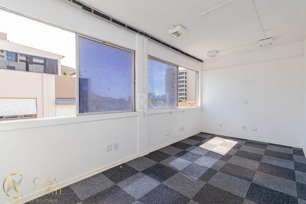 Sala Comercial à venda , 45m², Rua Celeste Gobbato no bairro Praia de Belas em Porto Alegre