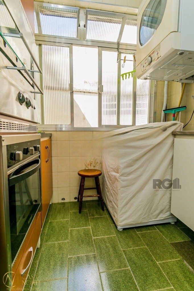 Apartamento à venda com 2 quartos, 56m², Rua Teixeira de Freitas no bairro Santo Antônio em Porto Alegre