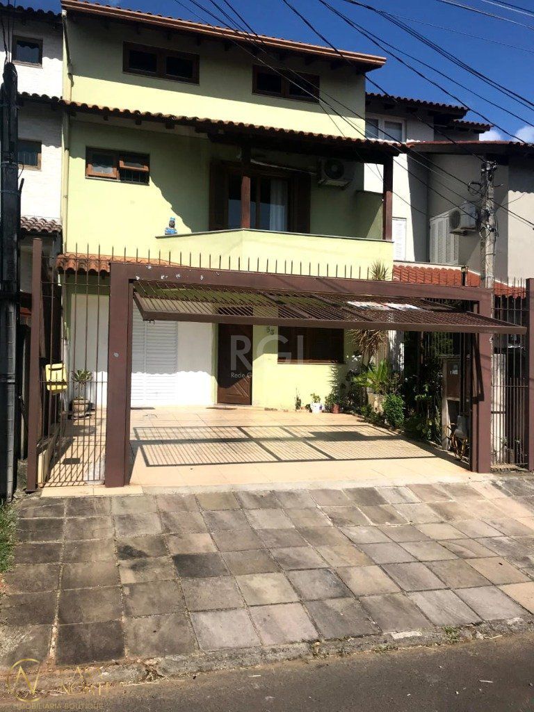 Casa à venda com 3 quartos, 200m², 1 suíte, 2 vagas, Rua Helia Fernandes Presser no bairro Vila Nova em Porto Alegre