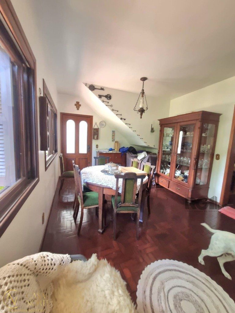 Casa à venda com 5 quartos, 340m², 1 suíte, 2 vagas, Avenida Vicente Monteggia no bairro Cavalhada em Porto Alegre