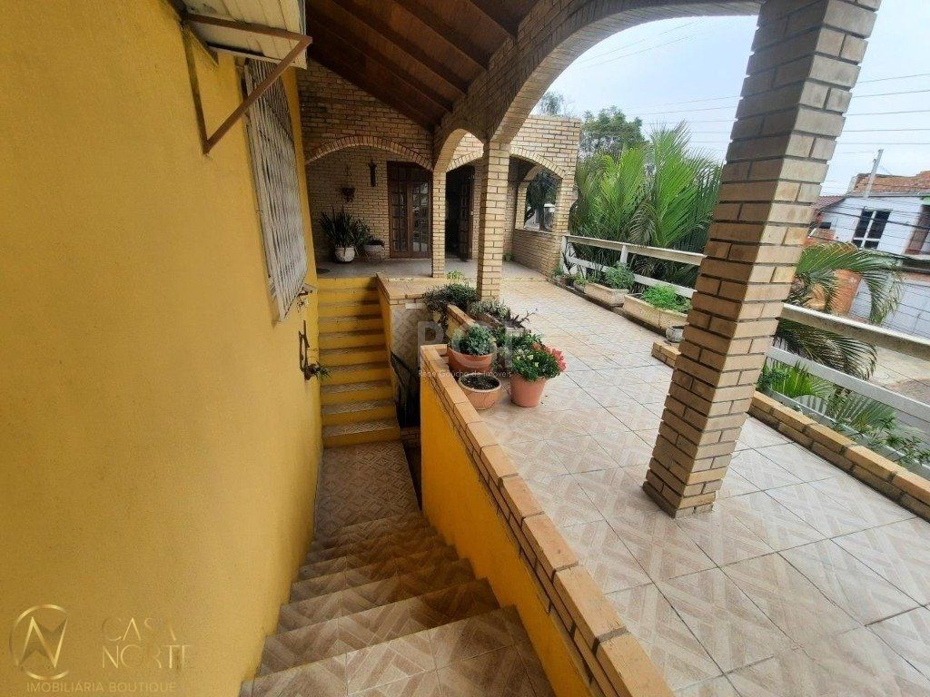 Casa à venda com 7 quartos, 400m², 1 suíte, 2 vagas, Rua Coronel Aparício Borges no bairro Glória em Porto Alegre