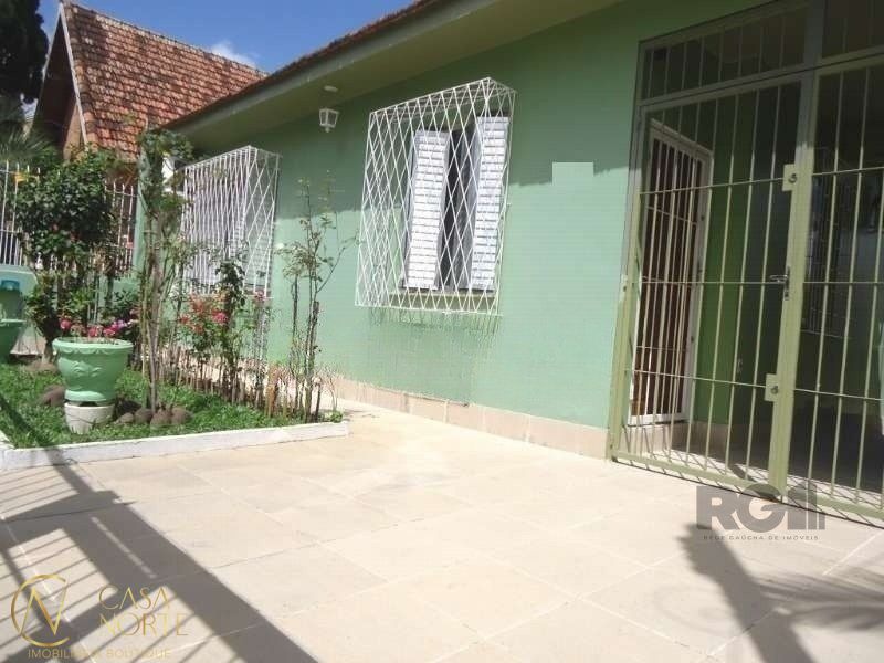 Casa à venda com 3 quartos, 150m², 4 vagas, Rua Doutor Francisco de Sa Brito no bairro Partenon em Porto Alegre