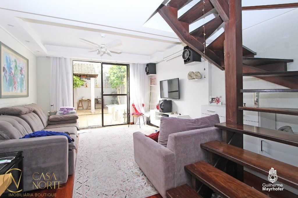 Casa à venda com 3 quartos, 115m², 1 suíte, 2 vagas, Rua Claudio Manoel da Costa no bairro Jardim Sabará em Porto Alegre