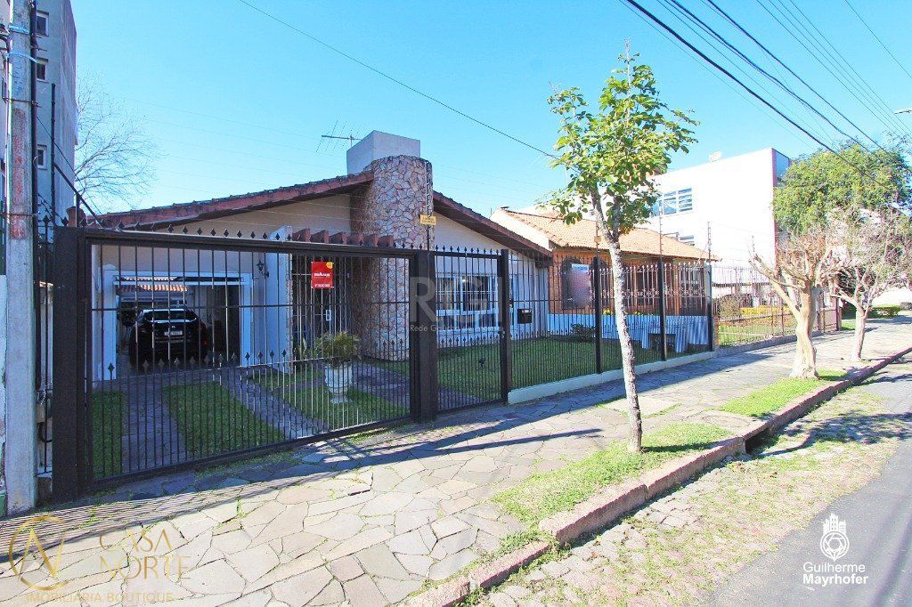 Casa à venda com 3 quartos, 215m², 1 suíte, 3 vagas, Rua Professora Cecy Cordeiro Thofehrn no bairro Sarandi em Porto Alegre