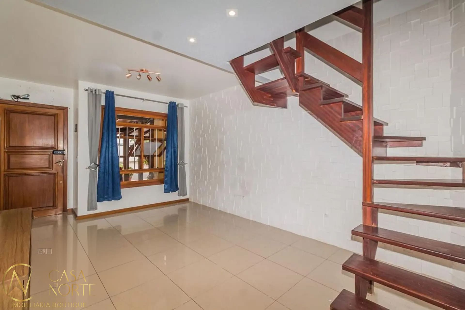 Casa de Condomínio à venda com 3 quartos, 120m², 1 suíte, 2 vagas, Avenida Juca Batista no bairro Cavalhada em Porto Alegre
