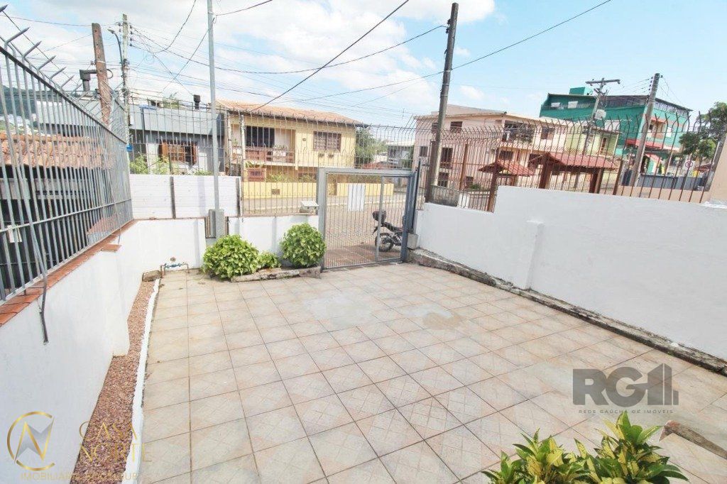 Casa à venda com 3 quartos, 120m², 2 vagas, Rua Antônio Divan no bairro Teresópolis em Porto Alegre